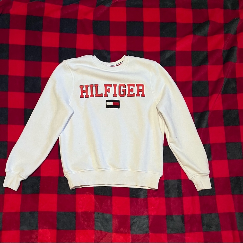 White Tommy Hilfiger Sweater
 size: small